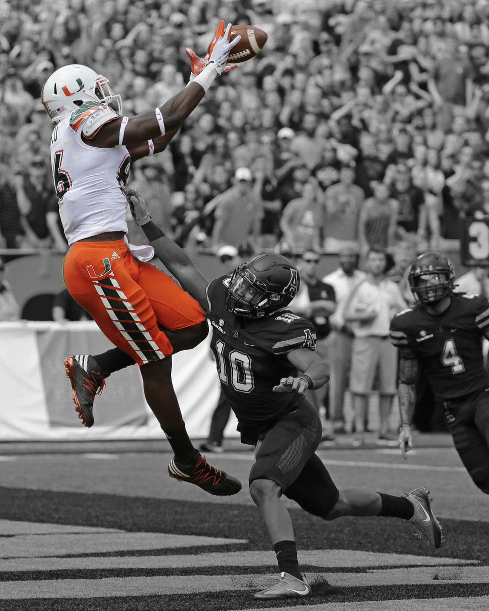 Autographed David Njoku Photo - Jumping Catch